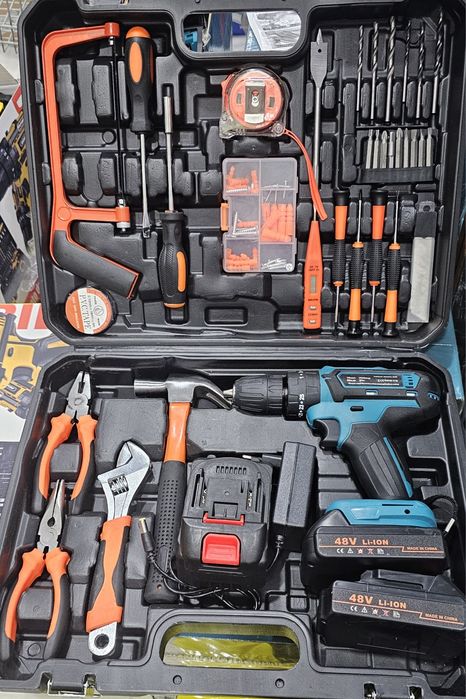Maquina de furar e aparafusar com kit de ferramentas