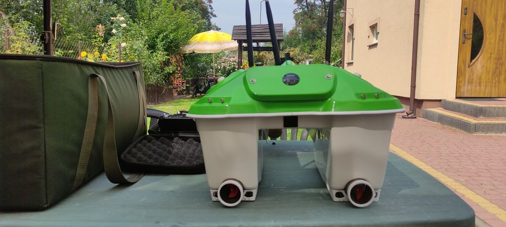 Łodka zanętowa Sylvi boat z GPS echosadą i autopilotem