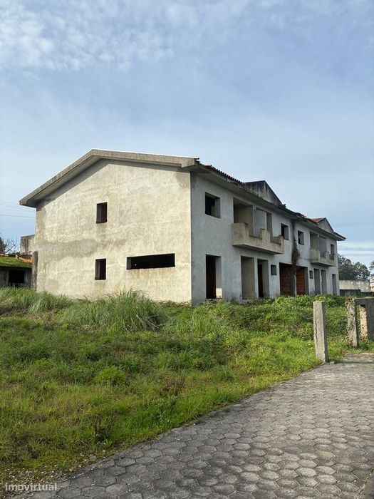 Moradia T4 com jardim e garagem em Aveiro