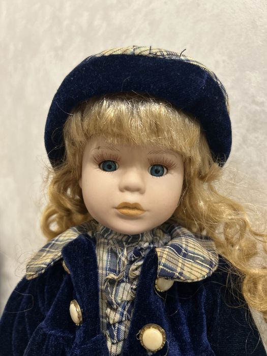 Фарфорова керамічна лялька Sisters