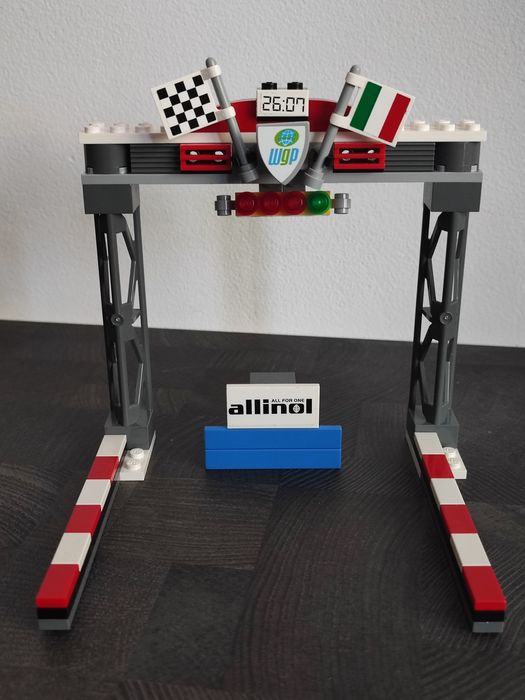 LEGO Auta 2 Międzynarodowe wyścigi Grand Prix 8423