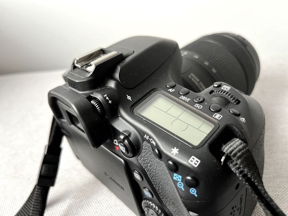 Lustrzanka Canon 80D + obiektyw EF-S 18-135 USM zestaw jak nowy zestaw