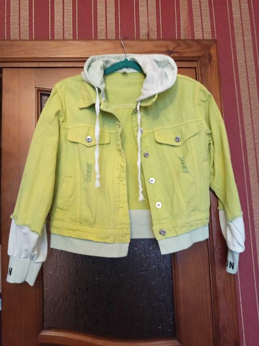 Дівчача джинсовка з капюшоном комбінована дівчача 36-S розмір 155cm.-165cm.стан відмінний!
