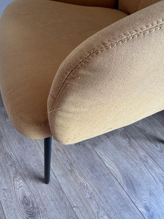 Cadeiroes amarelos do Ikea