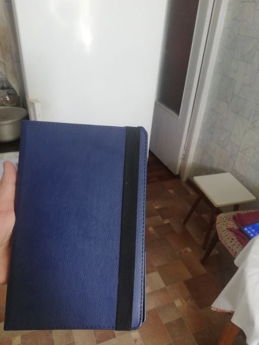 Продам робочий планшет Lenovo Tab K10 (4/64) з чохлом-підставкою