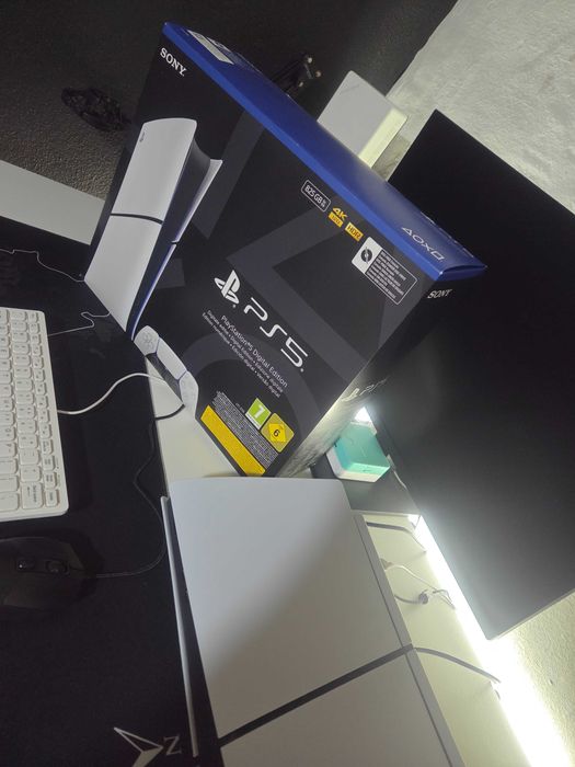 Vendo PlayStation 5 Slim 825gb (Digital) comprada nova há 2 meses
