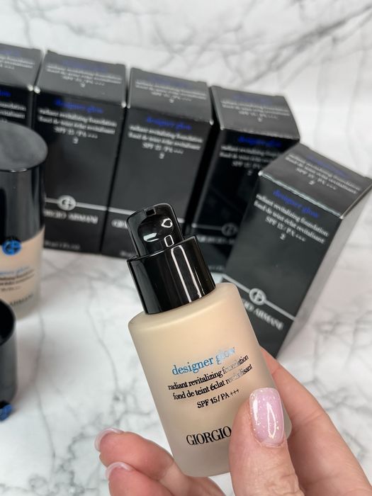 Тональний крем зволожуючий Armani Designer Glow 2