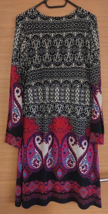 Vestido Étnico Preto e Vermelho, M/L