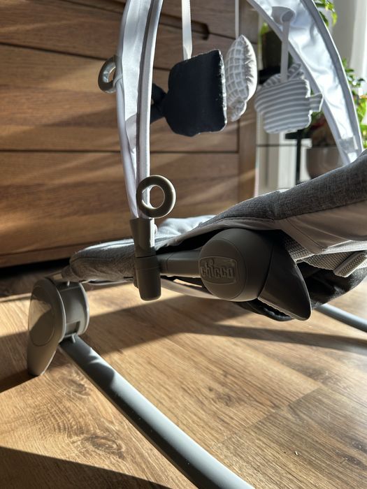 Chicco Hoopla szary bujaczek