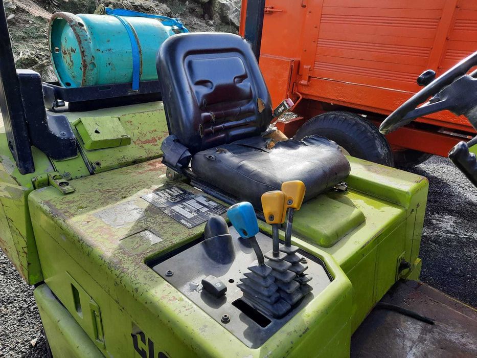 Empilhador Clark GPM25