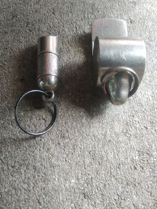 Apito antigo de futebol" The Acme Thunderer" Inglês e apito da polícia