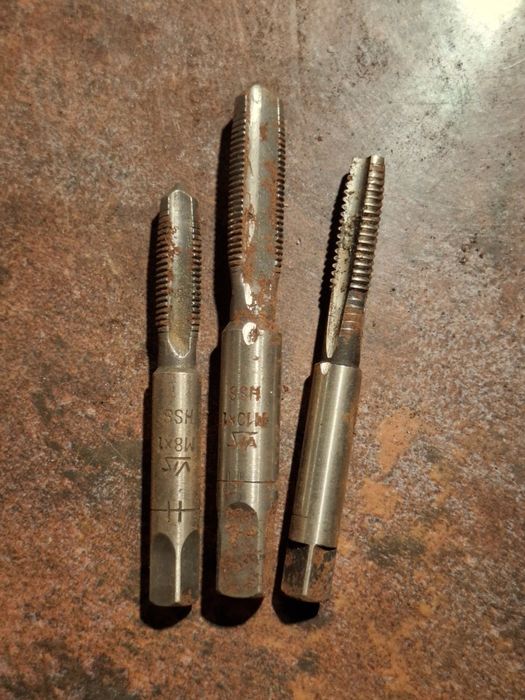 Trzy sztuki gwintowników