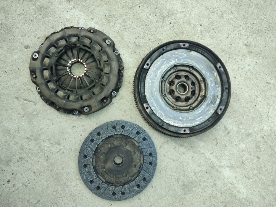 Продам комплект сцепления на SsangYong rexton 2.7 дизель