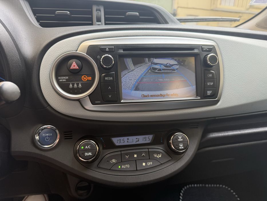 Toyota Yaris 1.5 Hybrid — photo 5