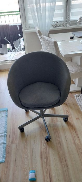 Fotel obrotowy szary