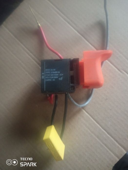 Дрель Black & Decker кнопка.