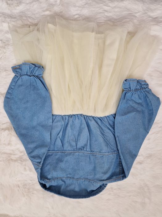 Sukienka jeansowa z tiulowym dołem niebieska biała 74