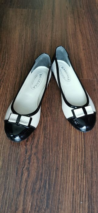 Eleganckie lakierowane baleriny