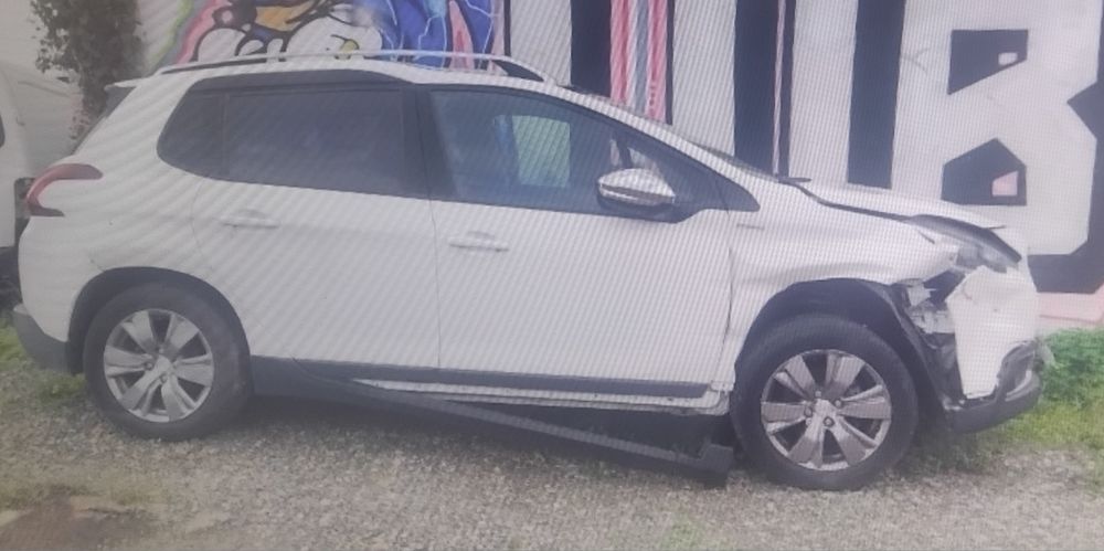 vendo peugeot 2008 1.2 VTI 2018 nacional com 79 mil km acidentado salvado