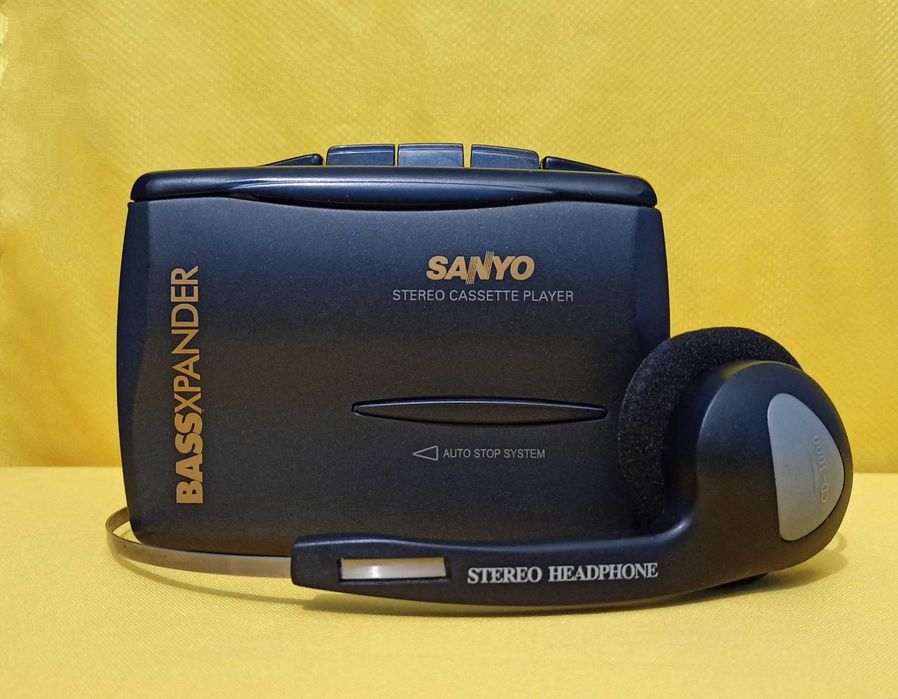 Кассетный плеер SANYO MGP-611,комплект с наушниками