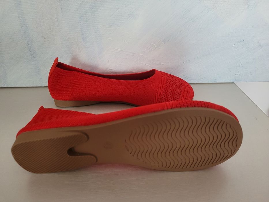 Nowe śliczne czerwone buty materiałowe roz  38,5