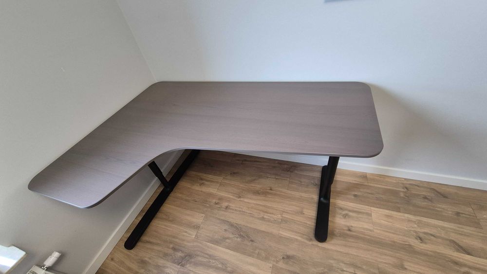 Narożne biurko Bekant Ikea