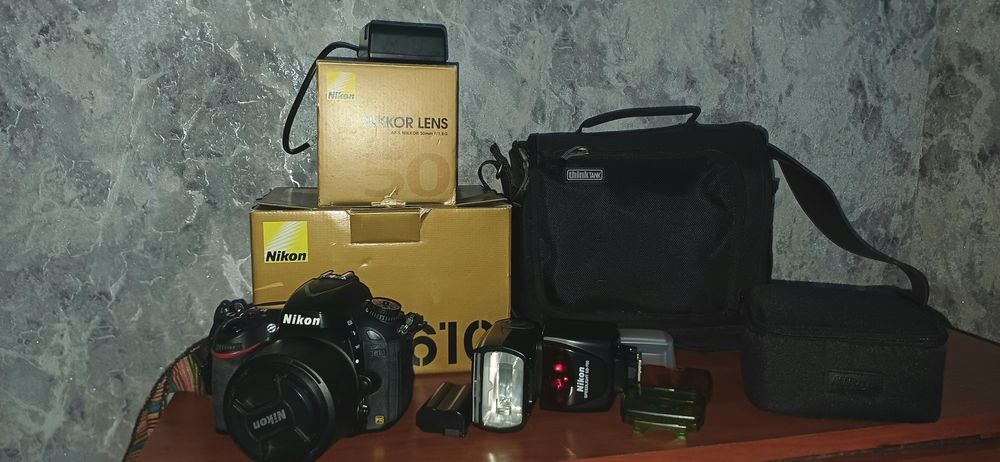 Дзеркальна фотокамера  Nicon d610 та  Спалах   Nicon SPEEDLIGHT SB 700