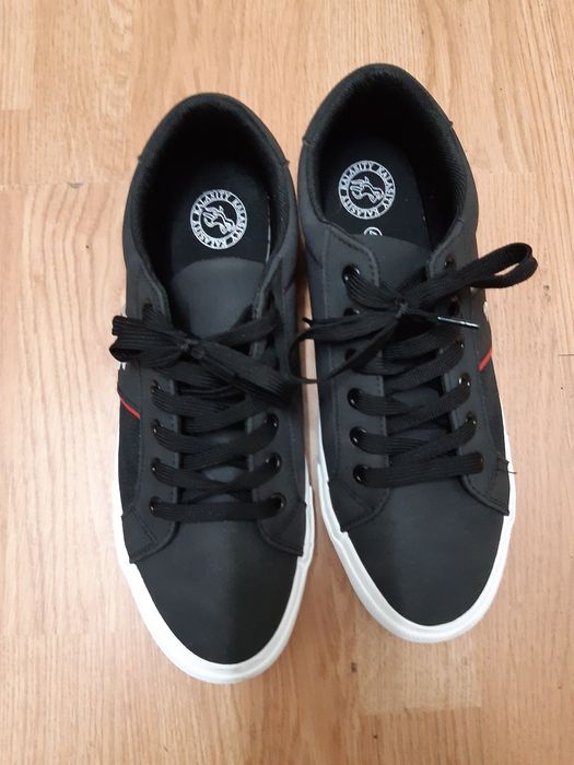 Ténis/sapatilhas novas