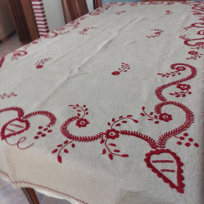 Toalha bordado a mão tecido em linho