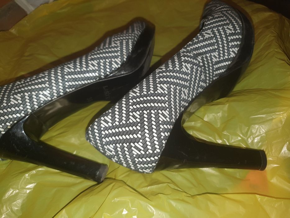 Buty 39r. na obcasie