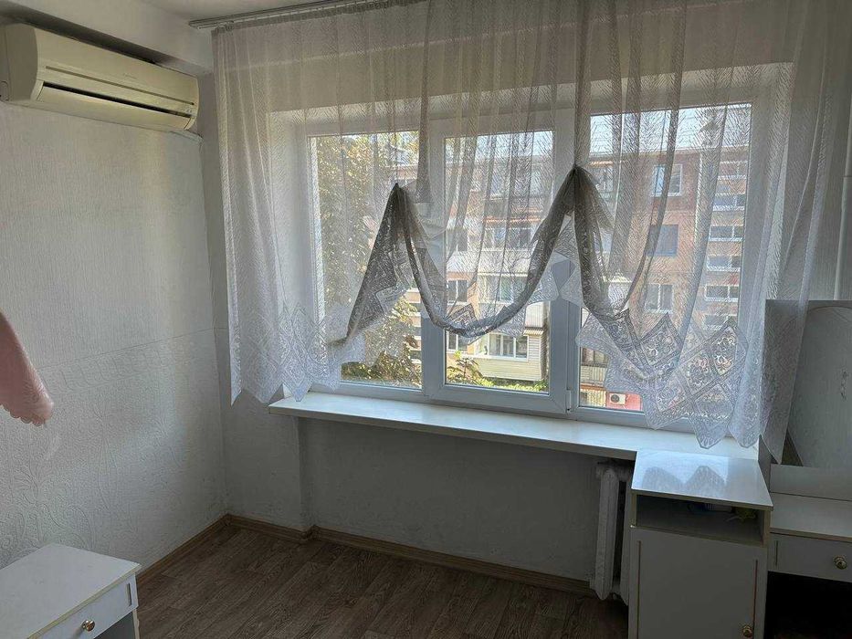 Продается 2-х ком. квартиру р-н Старого парка,4/5, раздельные комнаты