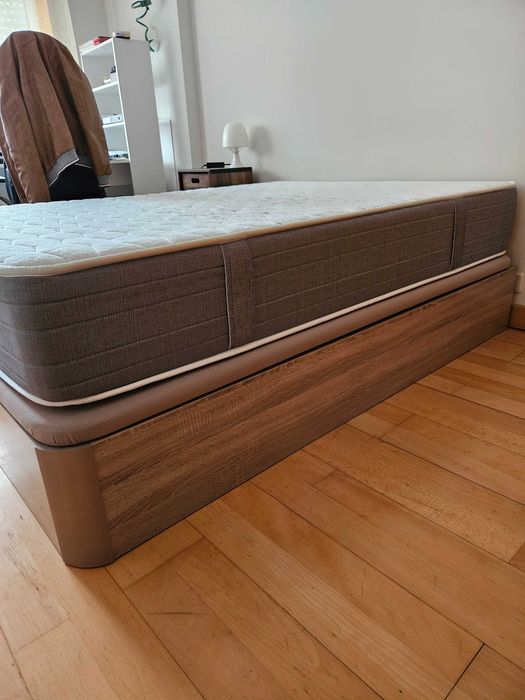 Sommier com arrumação + colchão Pikolin 1.40x1.90,em ótimo estado
