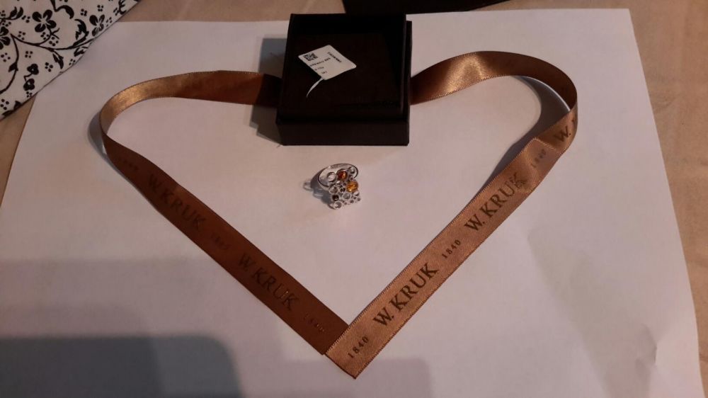 Nowy efektowny Srebrny pierścionek z bursztynami W.Kruk roz. 13 tanio