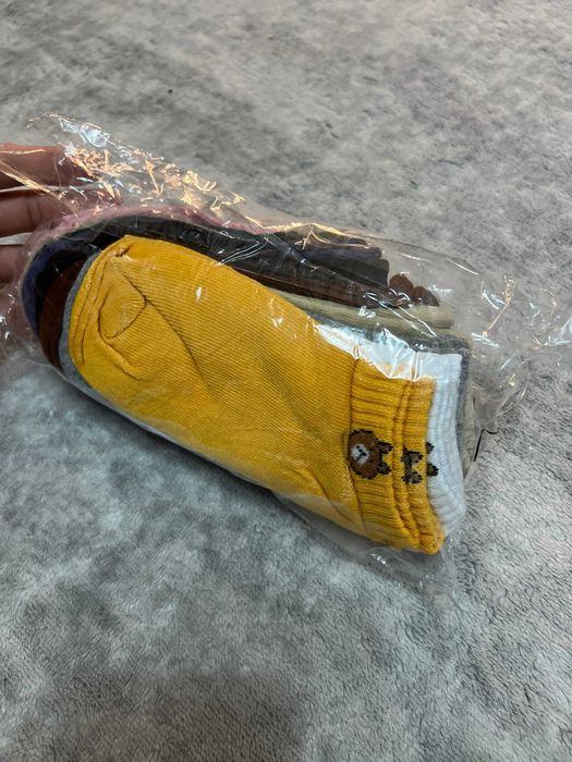 8 pares de meias coloridas com urso