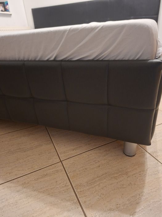 Łóżko sypialniane 180×200 z materacem