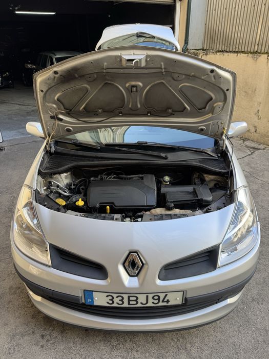 Renault Clio III 1.2 16V - 75Cv - Gasolina