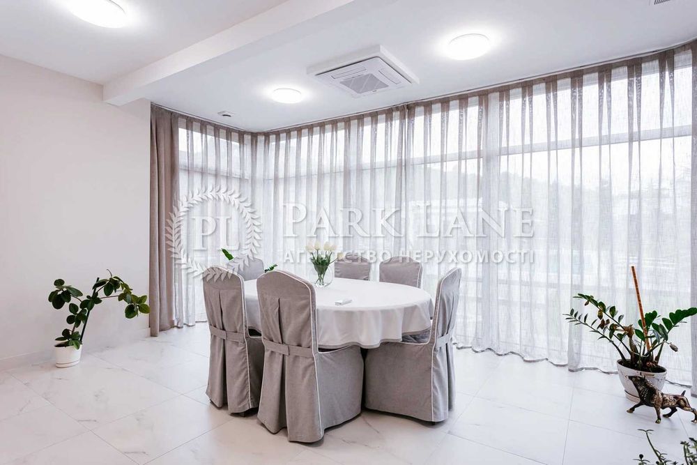 Продаж якісного будинку з просторою територією в Лісниках