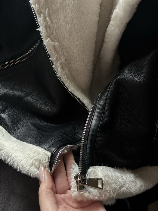 Дубленка с белым мехом.