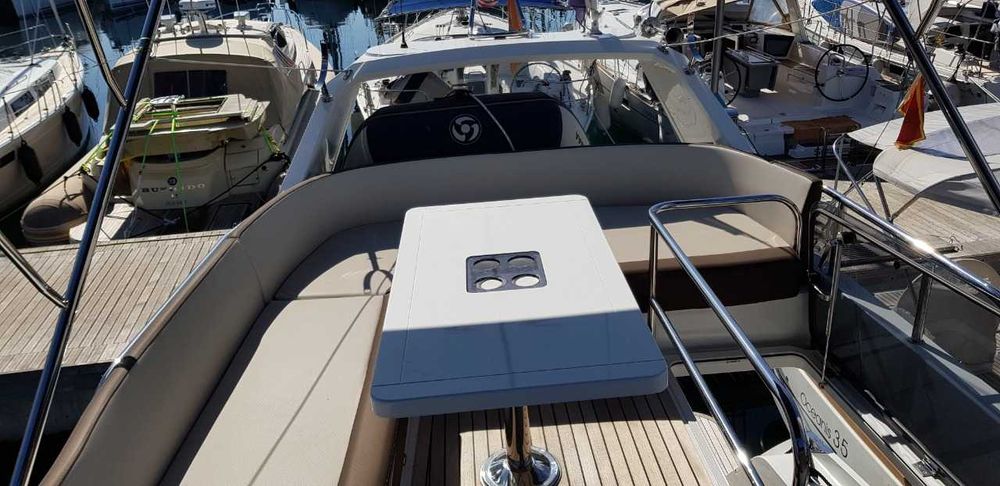 Продам моторну яхту Galeon 380 Fly