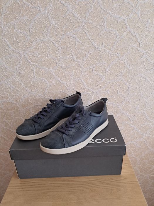 продам  кросівки Ессо