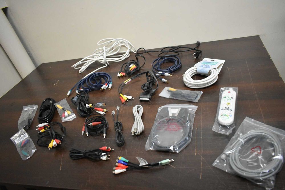 Mix komputerowy kable / przejściówki / pilot