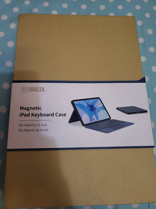 Магнитный чехол клавиатура для iPad