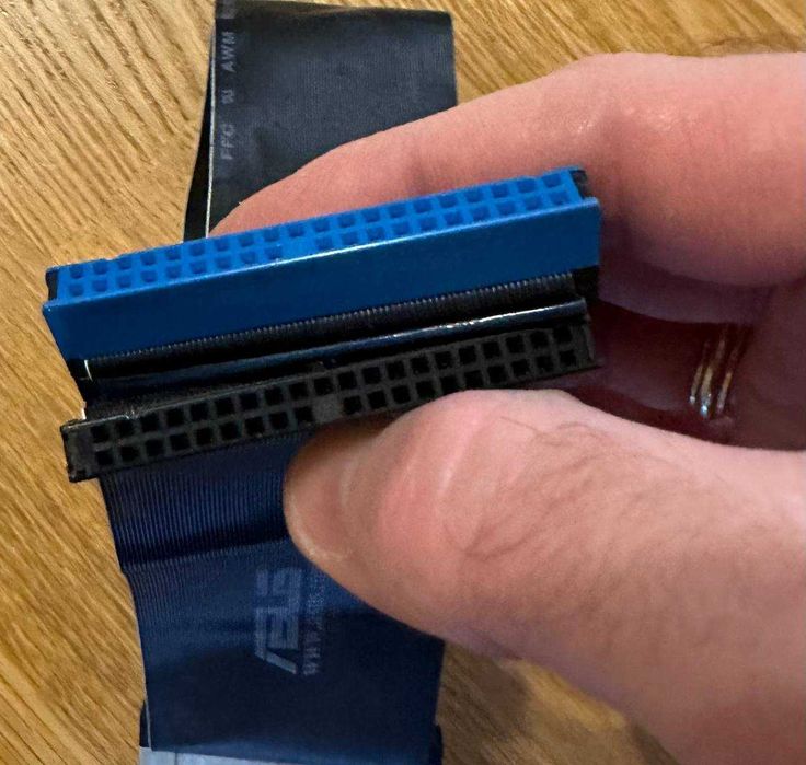 Шлейф для підключення жорстких дисків і  CD / DVD ROM до плат