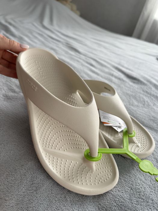 Крокси  жіночі Women’s Mellow Recovery Flip , оригінал!