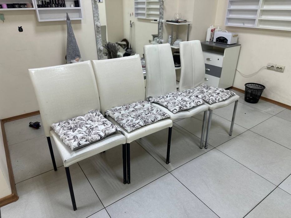Продам офисные стулья 4 шт
