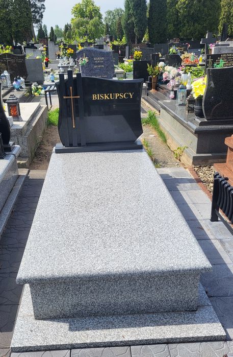 Nagrobek granitowy
