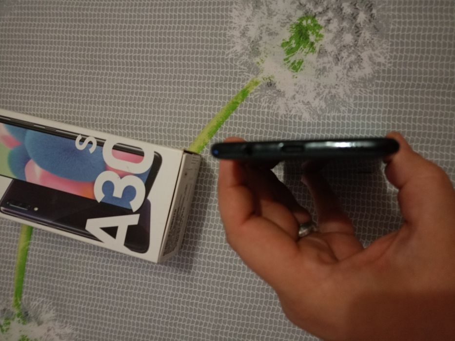 Смартфон Samsung A 30 S продам.