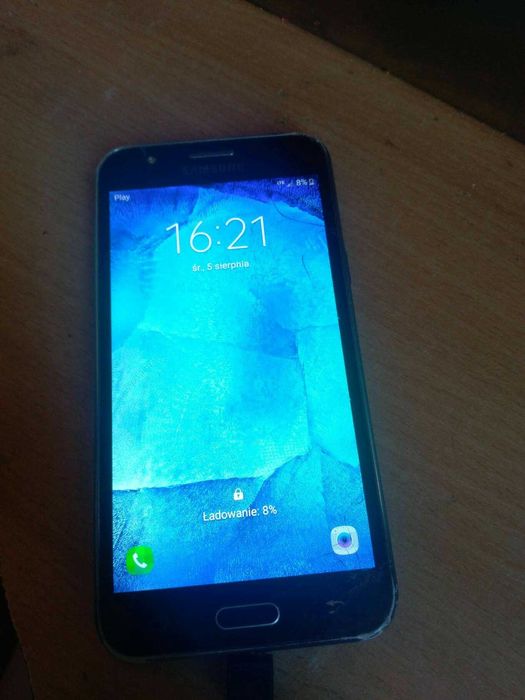 Telefony tablety sluchawki przewodowe i nie przewodowe.