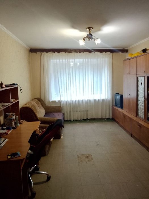 Продам 2кв.ж/м Тополь-3 дом 1 чешка , самая лучшая локация