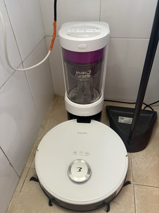 Aspirador robot eureka